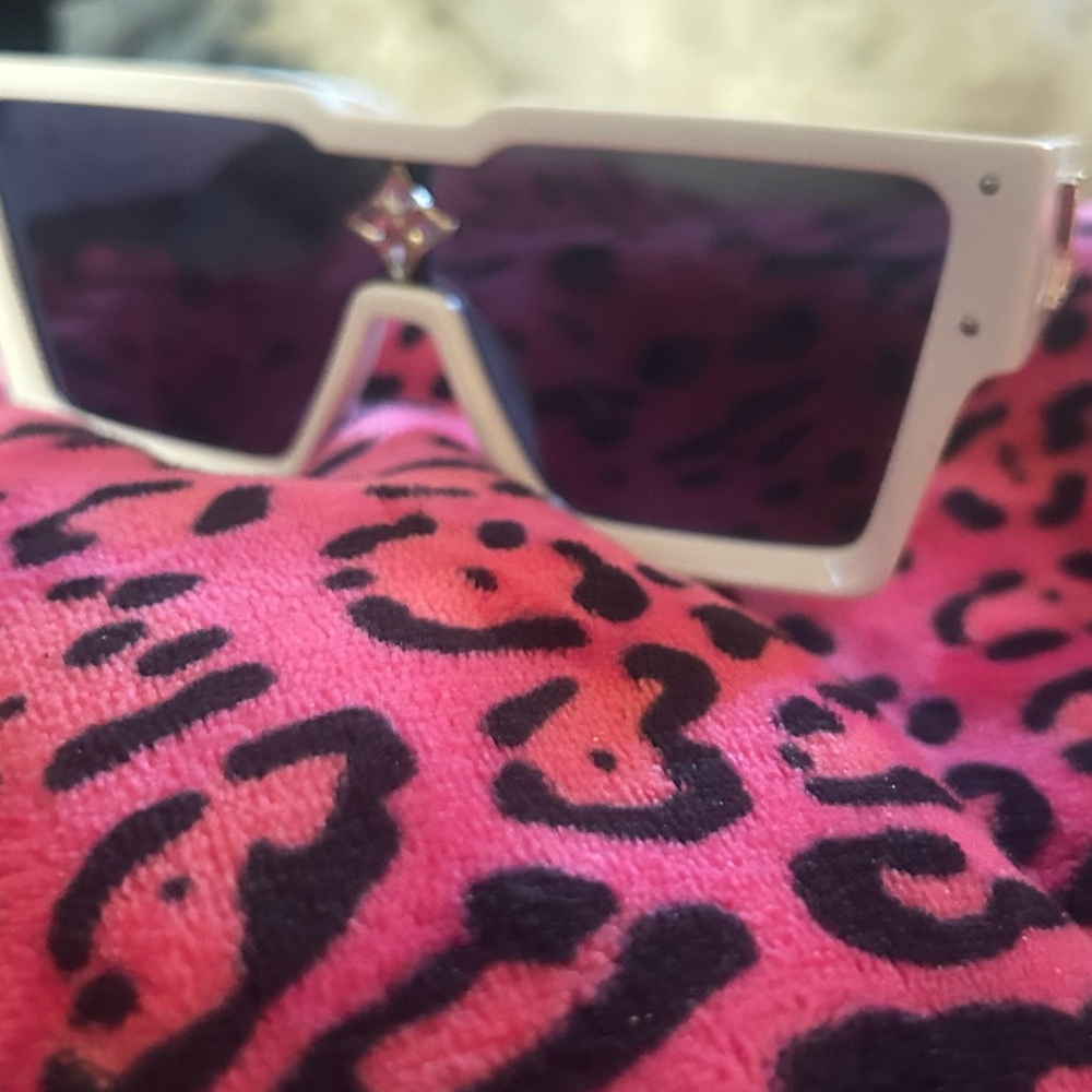 Louis Vuitton Cyclone White Sunglasses - Picture 4 of 9
